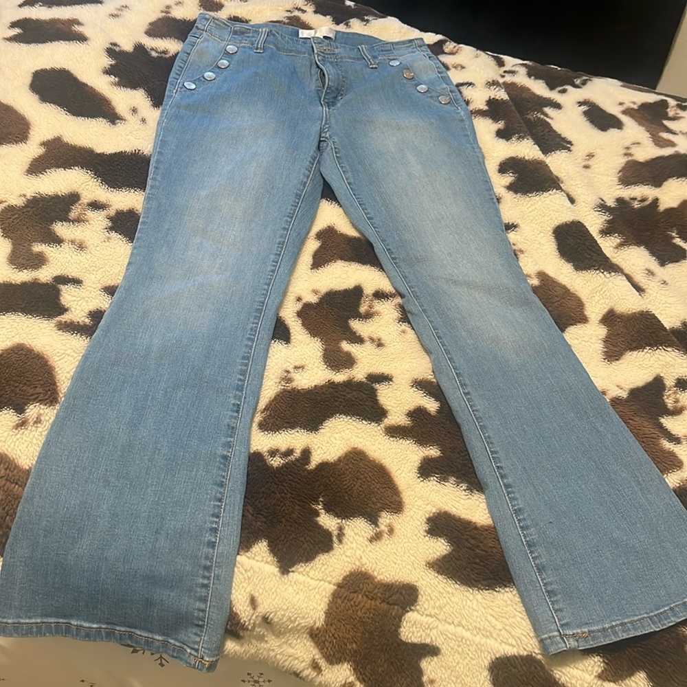 Flare light colored denim jeans